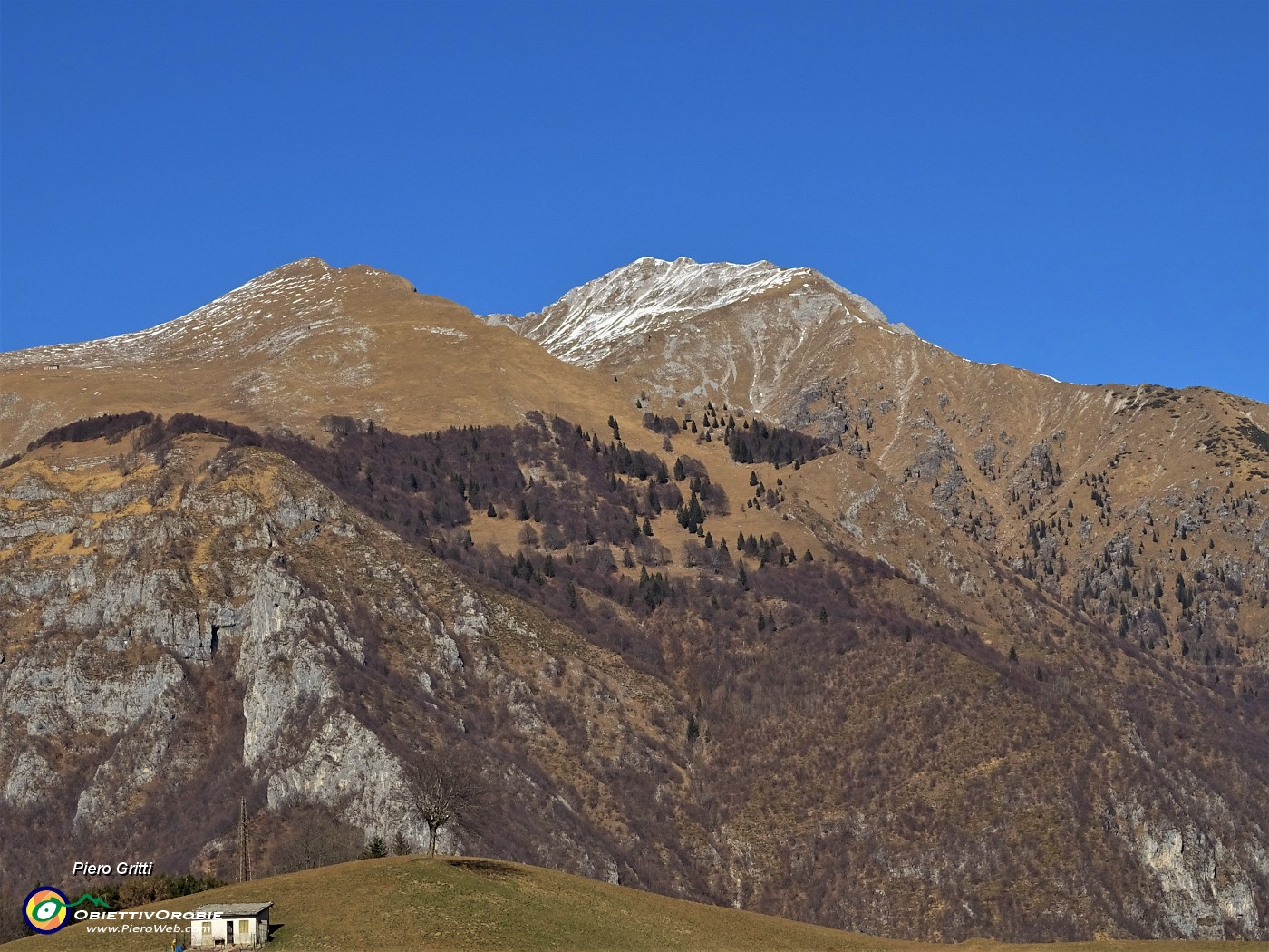 13 Cima di Menna (2300 m) dal roccolo di Valpiana.JPG